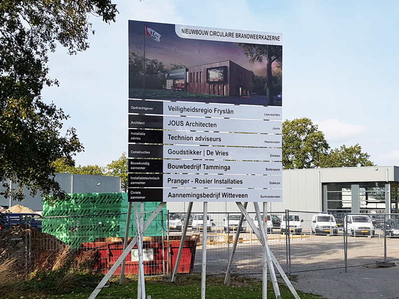 JOUS architecten_bouwbord brandweerkazerne Surhuisterveen