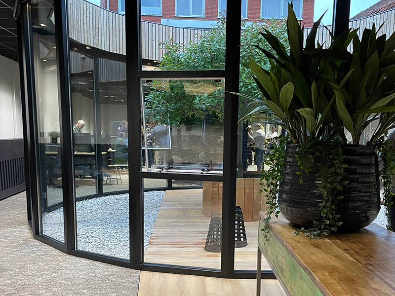 Omdat het om mensen gaat 19 JOUS architecten verbouw kantoor Alphatrots patio