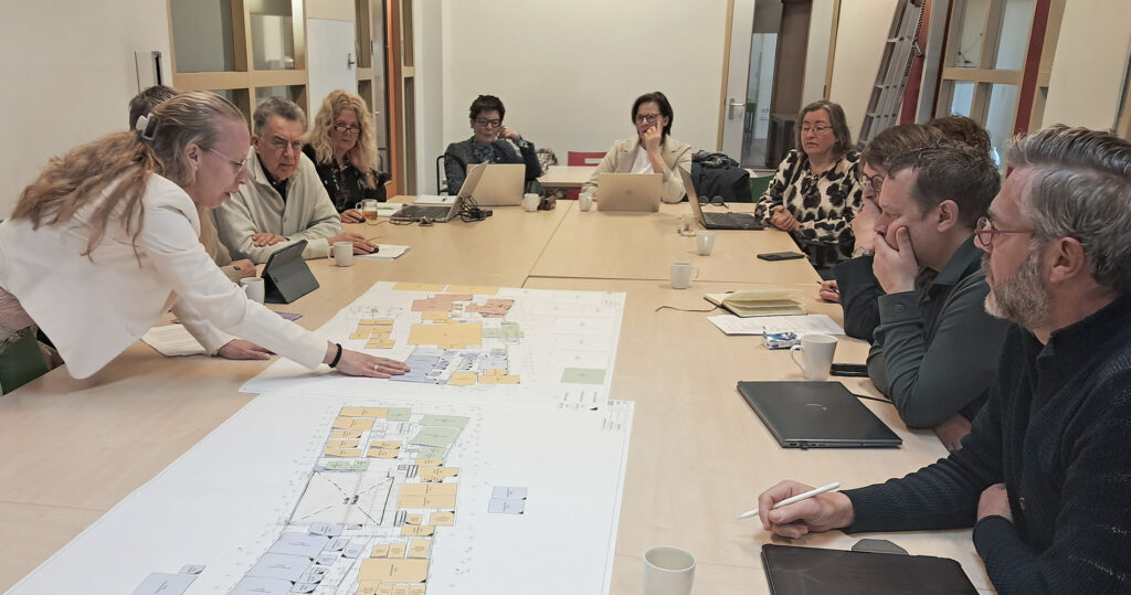 JOUS mag aan de slag met Brûsplak 1 JOUS architecten + bouwadviseurs Ontwerpteamoverleg Brûsplak